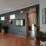לינה וארוחת בוקר L'aura Monolocale Con Cucina אורי