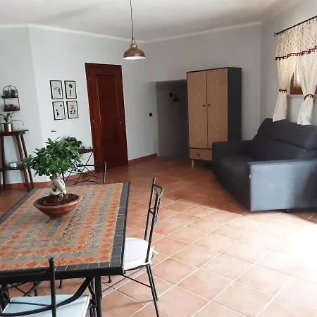 לינה וארוחת בוקר L'aura Monolocale Con Cucina אורי