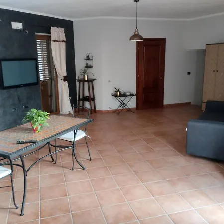 L'aura Monolocale ベッド・アンド・ブレックファスト Uri