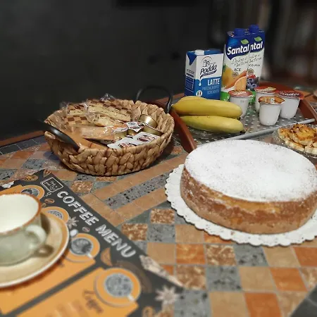 L'aura Monolocale Con Cucina Bed and Breakfast 3*
